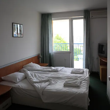 R&g Νεσέμπαρ