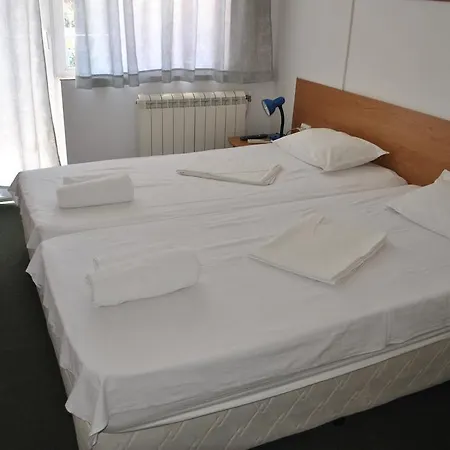 Ξενοδοχείο R&g 2*